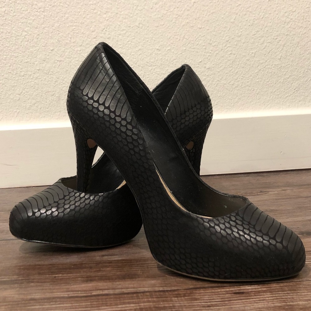 Jessica Simpson pumps